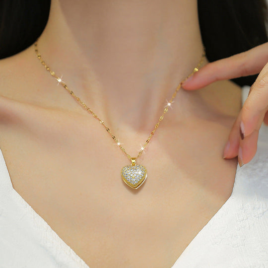 Heart-Shaped Clasp Pendant Necklace