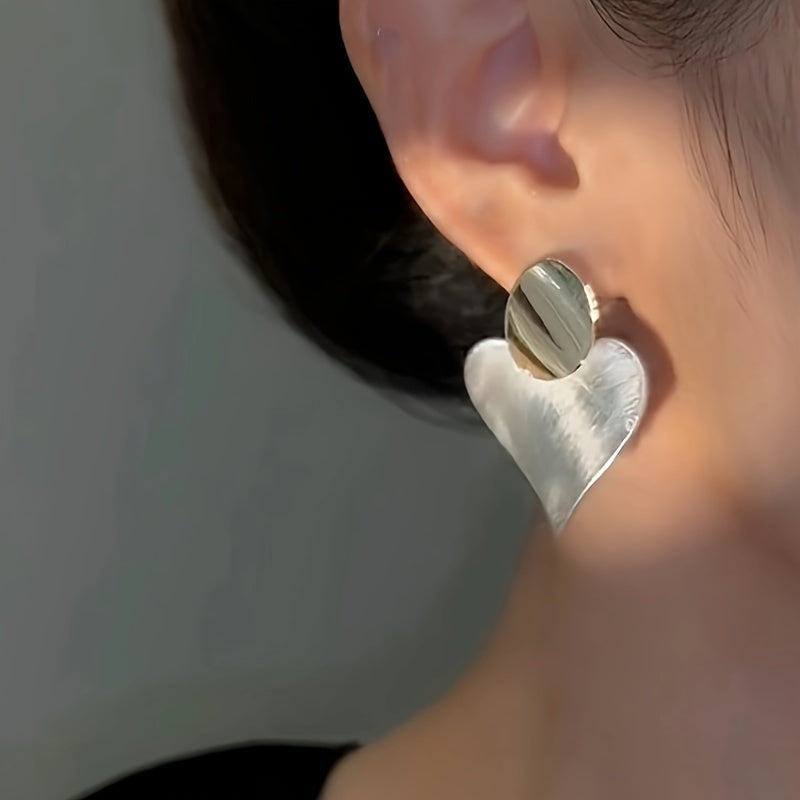 Silvery Heart Design Dangle Earrings