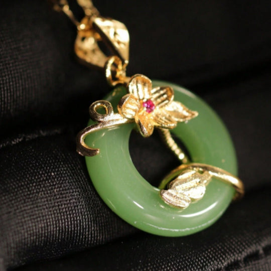 Elegant Floral Vine Pendant Necklace