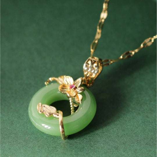 Elegant Floral Vine Pendant Necklace